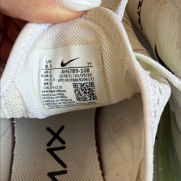 Nike Air Max 270 White with Neon Accents - Picture 3 of 6